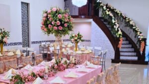 Montaje impecable en Palazio, un salón para eventos de lujo diseñado para tu tranquilidad.